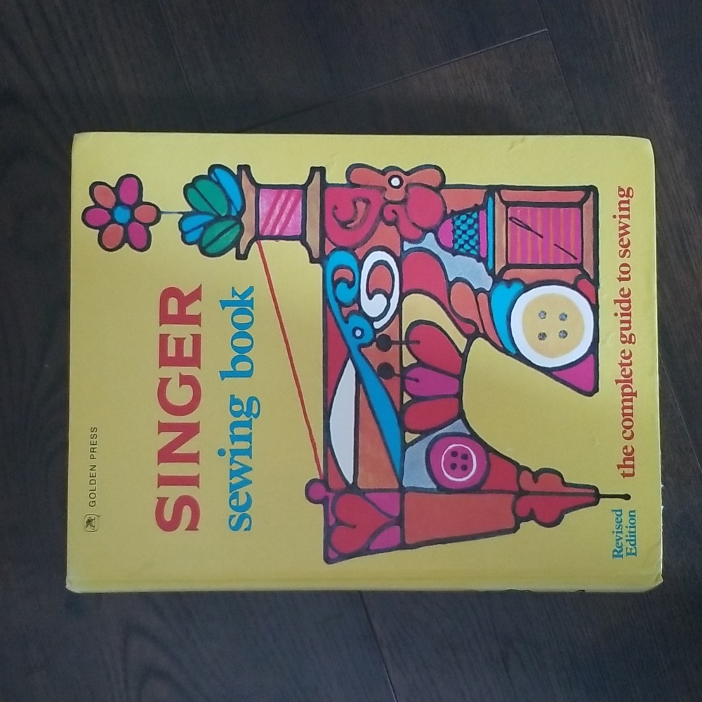 Singer vintage sewing book 1972